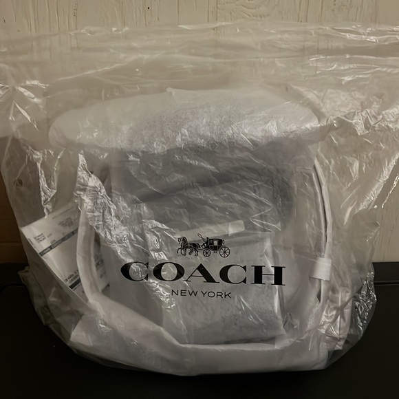 Coach crossbody bag and matching wallet - Picture 2 of 9